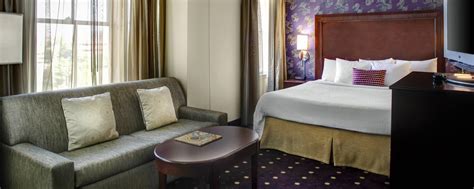 Kansas City Plaza Hotels | Courtyard by Marriott Kansas City Country Club Plaza