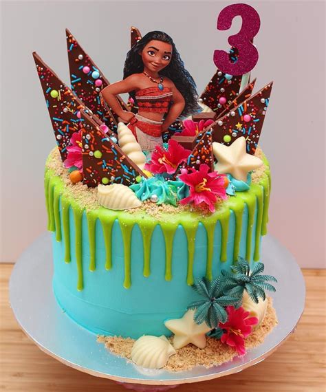 Moana beach drip cake | Moana birthday cake, Moana birthday party cake ...