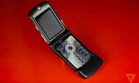 Motorola to revive RAZR flip phone this 2019 | NoypiGeeks