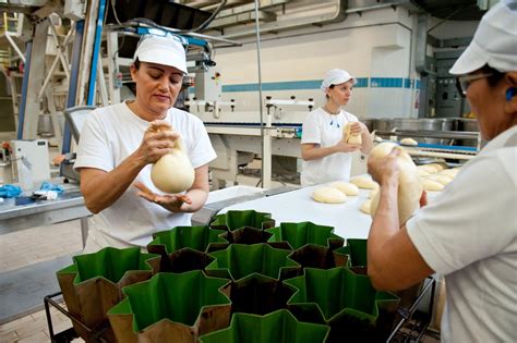 Pandoro Is Italy’s Christmas Miracle. Easter Is Another Story. - The New York Times