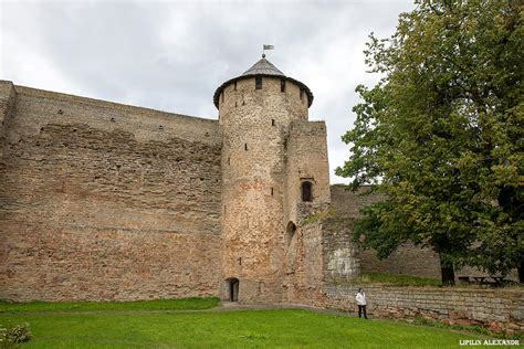 Ivangorod Fortress – the western outpost of medieval Russia · Russia Travel Blog