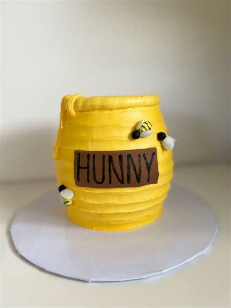 Winnie the Pooh honey pot cake! | Tortas/pasteles de cupcakes, Tarta de winnie the pooh, Tartas ...