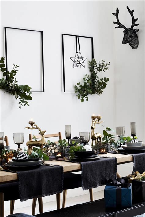 Black Christmas table decor | Christmas table decorations, Christmas table settings, Black ...