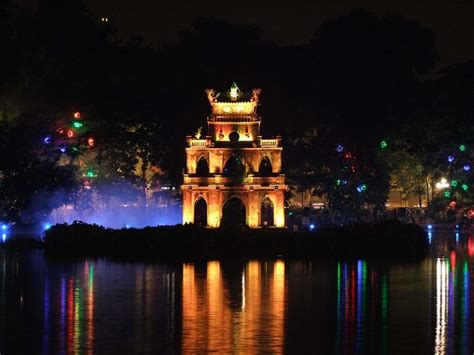 Turtle Tower in Hoan Kiem Lake Historical Facts and Pictures | The ...