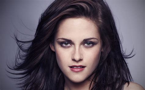 Kristen Stewart Age 2023, Family, Parents, Fiance, Siblings - Chicksinfo.com