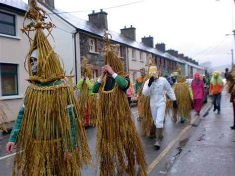 THE WREN BOY PROCESSION – The Irish Jewelry Company's Blog