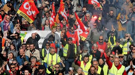 Yellow vest protests: Armed soldiers to be deployed across France | World News | Sky News