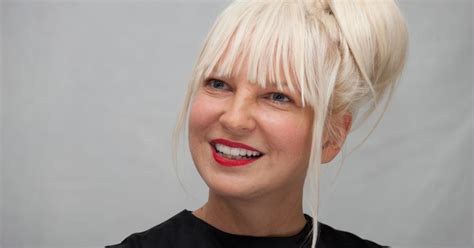 Sia: 32 amazing facts about the singer! (List) | Useless Daily: Facts, Trivia, News, Oddities ...