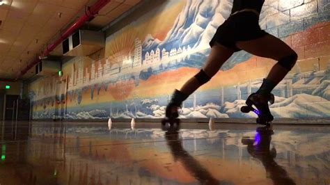 Roller skate warmup at Lynnwood Bowl and Skate, Lynnwood Washington State - YouTube