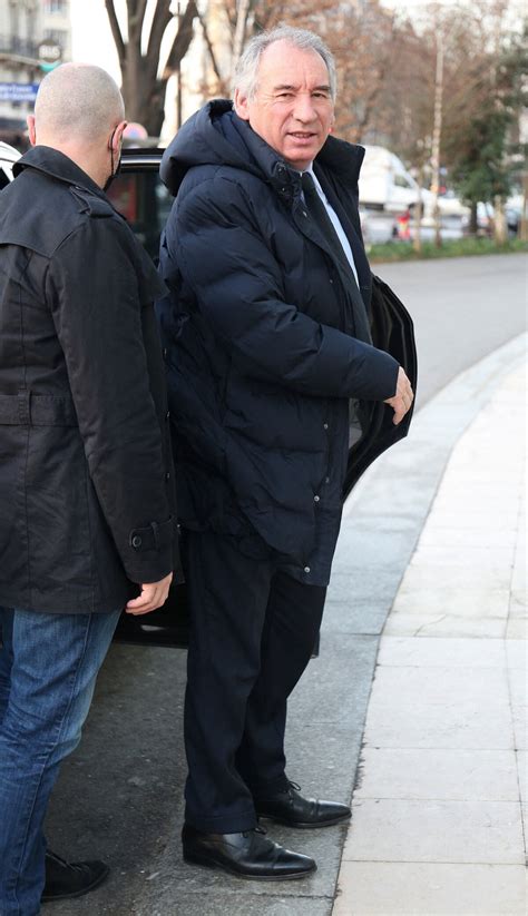 Photo : Exclusif - François Bayrou arrive devant les studios de Radio France à Paris (16ème), le ...