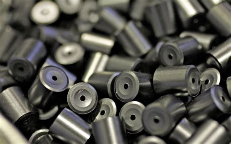 there are many black and silver screws in this pile