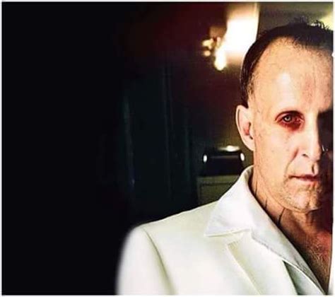 Peter Stormare interpretando Lúcifer em "Constantine" (480×426 ...