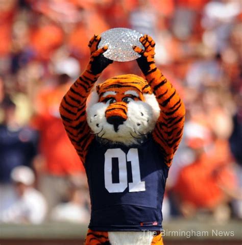 Auburn's 'Aubie' competes in mascot semi-finals - al.com