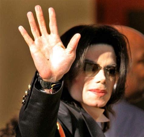 MICHAEL JACKSON - A tribute to the hands of 'The King op Pop'! | Michael jackson, Michael ...