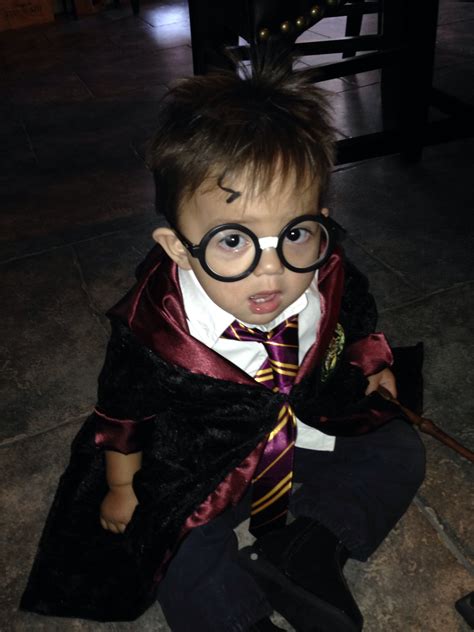 Baby Harry Potter for Halloween Harry Potter Decor, Harry Potter Wand ...