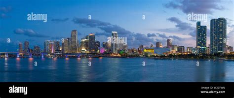 Miami skyline downtown hi-res stock photography and images - Alamy