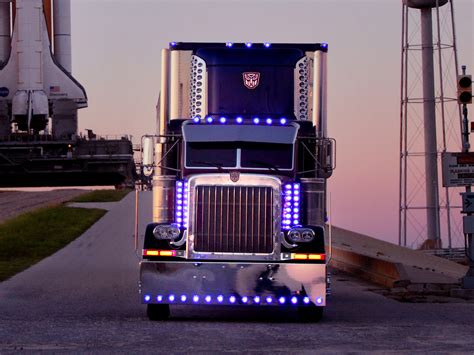 Optimus Prime Truck Wallpaper - WallpaperSafari