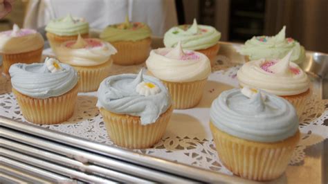 Here's How To Make Magnolia Bakery's Iconic Cupcakes At Home