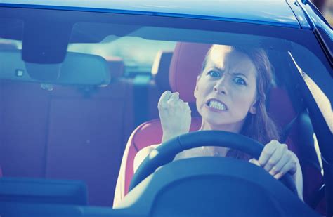 What is Aggressive Driving? All the Facts You Should Know - Smart Motorist