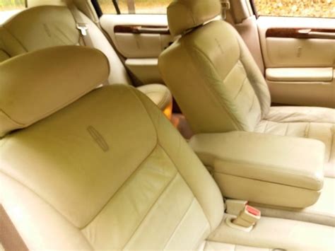 2002 Lincoln Town Car - Interior Pictures - CarGurus