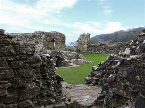 Photographs of Ogmore Castle, Vale of Glamorgan, Wales: Walls in the inner ward