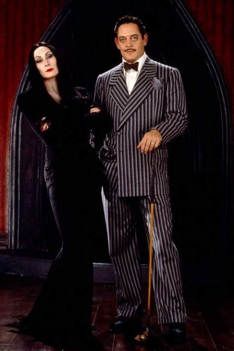 Raul Julia and Anjelica Huston in The Addams Family (1991) | Addams ...