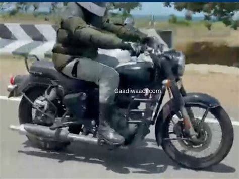 Upcoming 2023 Royal Enfield Bullet 350 Spied Again - ZigWheels