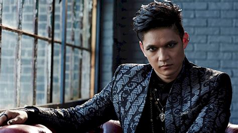 Harry Shum Jr as Magnus Bane in Shadowhunters - Bookstacked