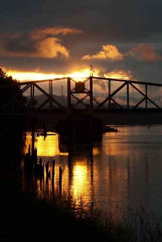 Railroad bridge sunset | Burlington Northern bridge crossing… | Flickr