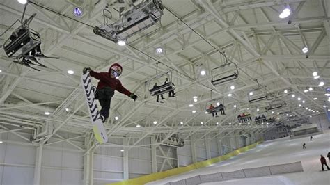 Long awaited indoor ski slope debuts at NJ megamall