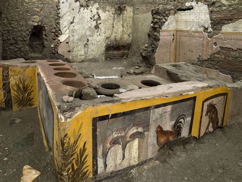 Pompeii excavations reveal fast-food preferences of ancient city's residents | MPR News