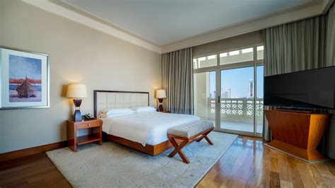 Luxury Hotel Rooms & Suites in Doha | Grand Hyatt Doha