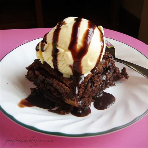 Brownie Sundae | Brownie sundae, Brownie desserts, Brownie ice cream