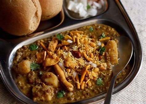 Misal Pav (Misal Recipe) » Dassana's Veg Recipes