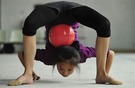 Chinese kids training in Gymnastics Brutal Training Pics - Neeshu.com