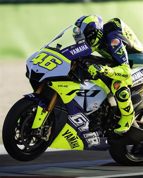 Valentino Rossi estrena su flamante Yamaha R1 GYTR VR46 Tribute en Misano