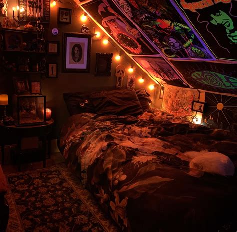 Pin on Havalı odalar | Indie room, 90s inspired bedroom, Halloween bedroom