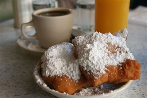 Beniets and chickory coffee at CAFE DU MONDE, New Orleans | Quick easy meals, Recipes, Food