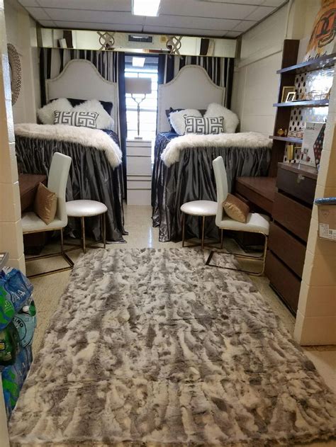 Taylor and Isabella's dorm room at the University of Miami came together beautifully | College ...