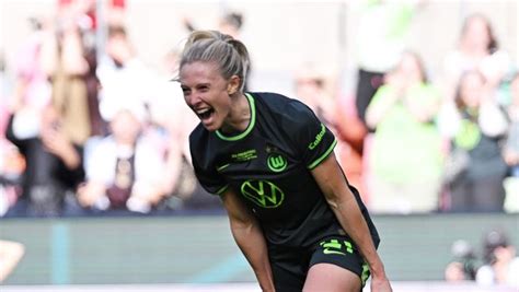 Sweden's Blomqvist latest female player sidelined by ACL injury - CNA