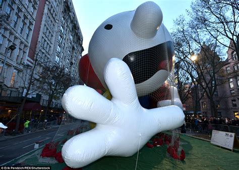 Macy's Thanksgiving Day Parade features iconic balloons | Daily Mail Online