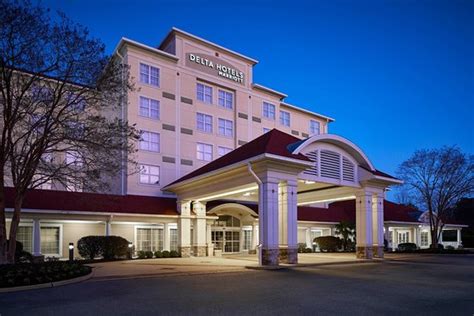 DELTA HOTELS BY MARRIOTT NORFOLK AIRPORT - Prices & Hotel Reviews (VA) - TripAdvisor