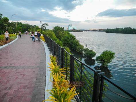 Iloilo River Esplanade - Iloilo City, Philippines | Marcos Detourist ...