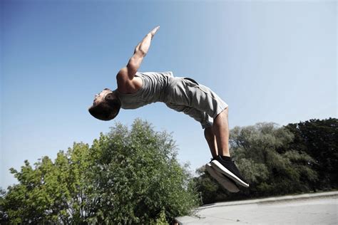 Backflip merupakan salah satu tehnik yang digunakan dalam kegiatan extreme yang bernama Parkour ...