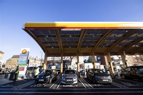 Shell Recharge: Everything You Need to Know About These EV Charging Stations