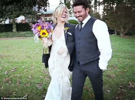 Kelly Clarkson 2018: Husband, tattoos, smoking & body measurements - Taddlr