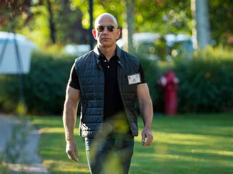 How Jeff Bezos Persuades 5 Lessons In 5 Tweets [ THREAD ] Let's go 👇 ...