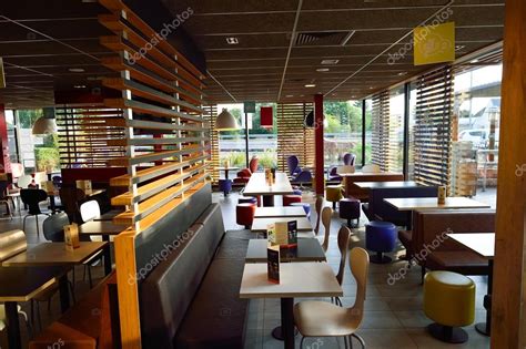 McDonald's restaurant interior – Stock Editorial Photo © teamtime #98816960