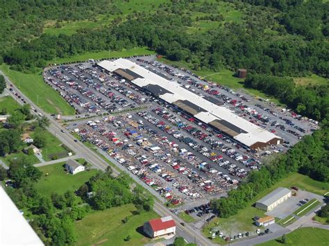 A Trip To This Gigantic Indoor Farmers Market in Pennsylvania Will Make Your Weekend Complete ...