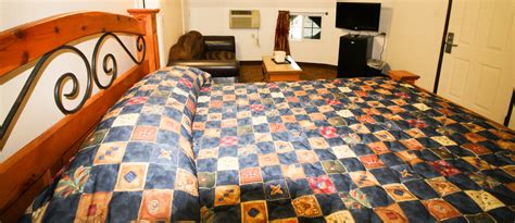 Hotel Guestrooms and Accommodations | Wigwam Motel